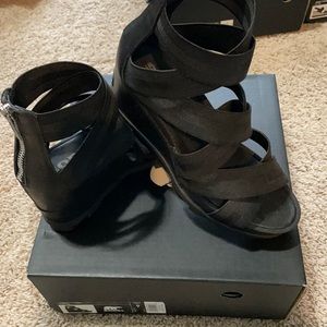 Like new- only worn a couple of times- still like new